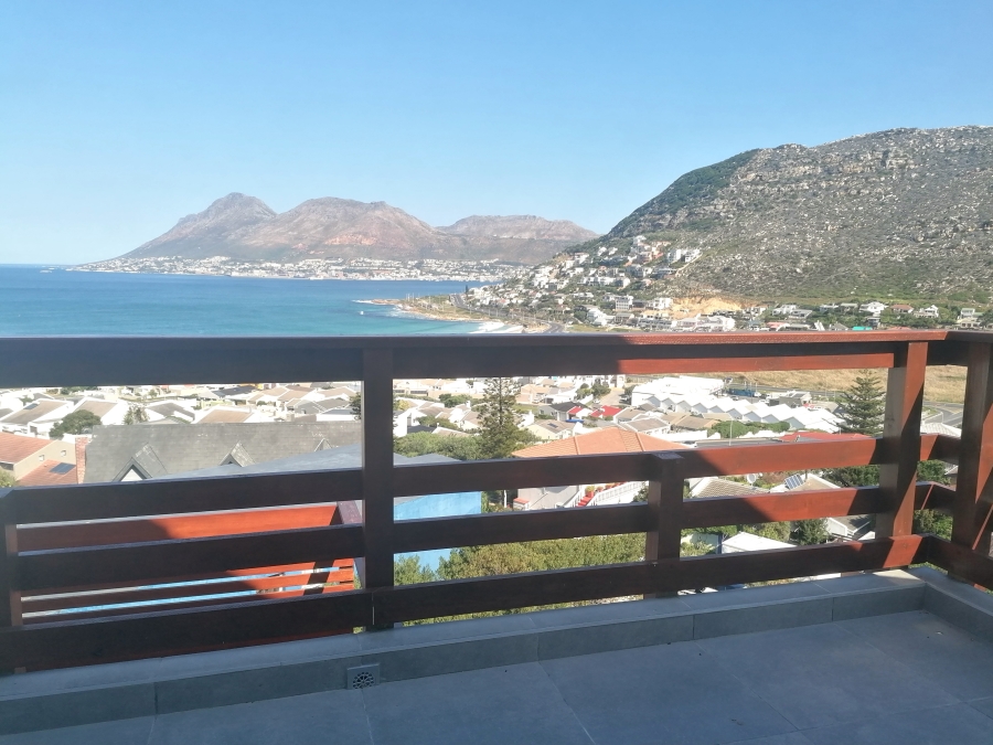To Let 4 Bedroom Property for Rent in Glencairn Heights Western Cape